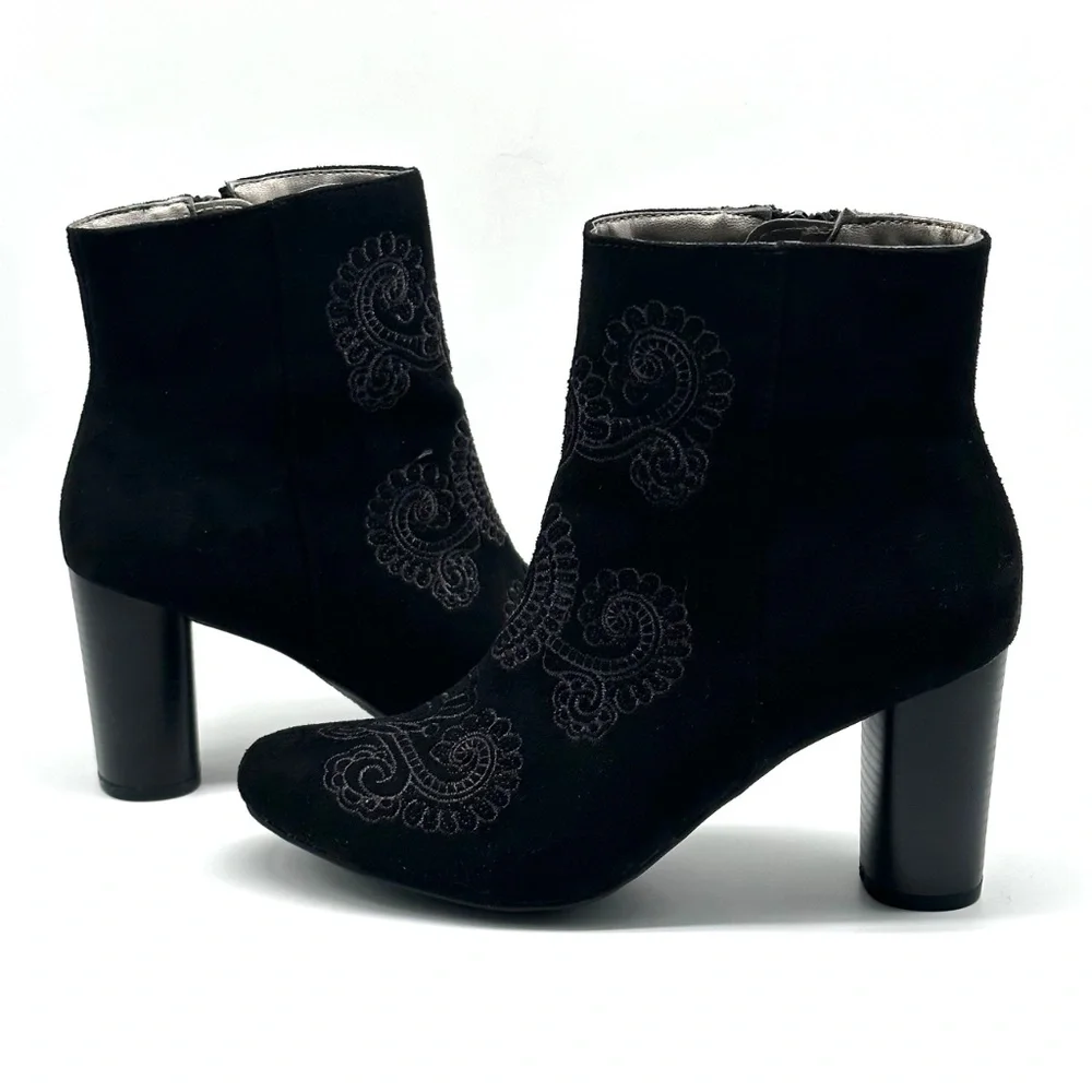Andrew Geller Black Faux Suede Embroidered Side Zip Ankle Booties Women’s 5.5 M